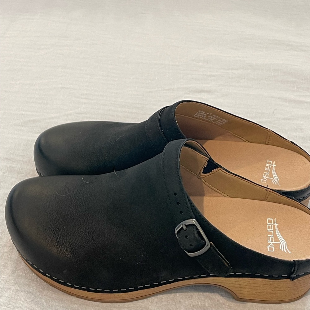 Dansko NWOT Black Leather Clogs